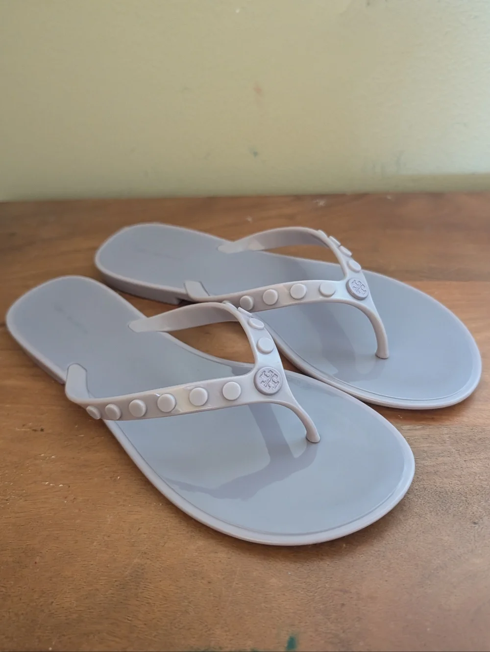 Tory Burch TPU Logo Studded Jelly Flip Flops in Light Purple sz 8